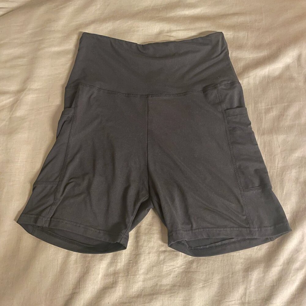 Lululemon Biker Shorts with pockets
